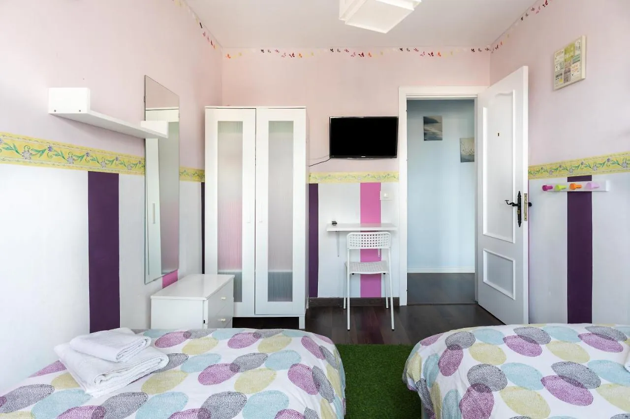 Villa Blanca Tenerife - Private Rooms - Terrace And Bbq, 5 Minutes From The Beach And Airport San Isidro  Habitación en casa particular San Isidro (Tenerife)