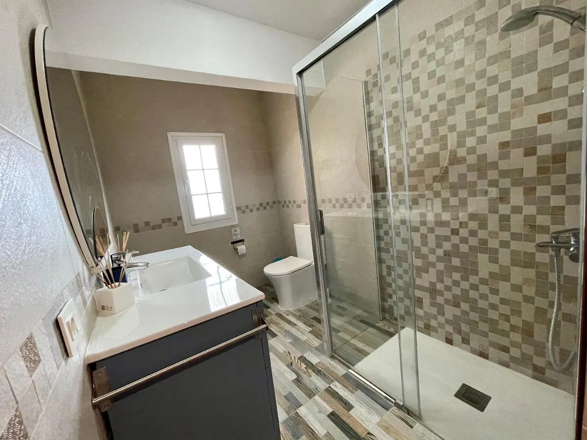 Villa Blanca Tenerife - Private Rooms - Terrace And Bbq, 5 Minutes From The Beach And Airport San Isidro  0*, San Isidro (Tenerife)