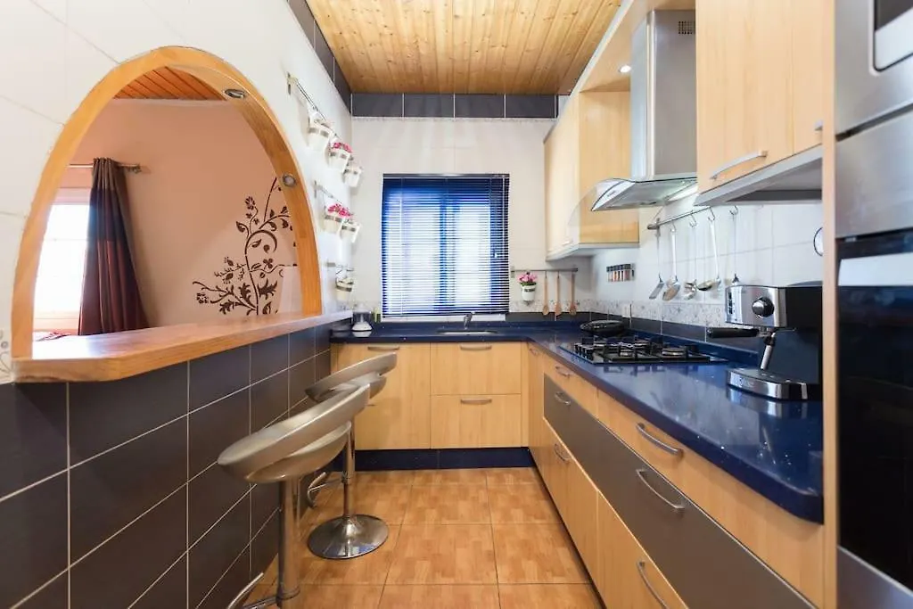 Villa Blanca Tenerife - Private Rooms - Terrace And Bbq, 5 Minutes From The Beach And Airport San Isidro  Séjour chez l'habitant San Isidro (Tenerife)